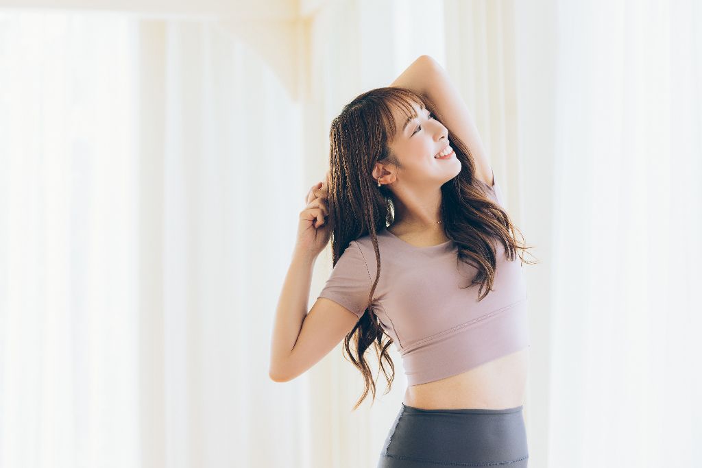 ピラティスをする女性